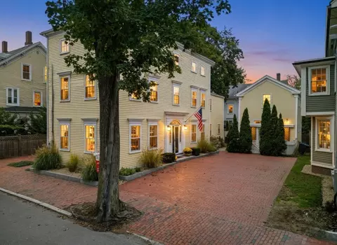 9 Orange St #1, Newburyport, MA 01950