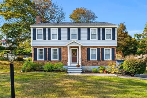 2 Arbor Glen Ln, Methuen, MA 01844