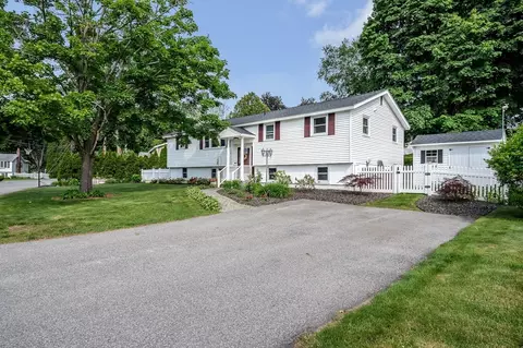 Exterior - 103 Westwind Rd, Lowell, MA 01852 photo 2 of 6