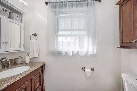 Bath - 103 Westwind Rd, Lowell, MA 01852 photo 2 of 3