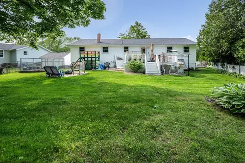 Exterior - 103 Westwind Rd, Lowell, MA 01852 photo 5 of 6