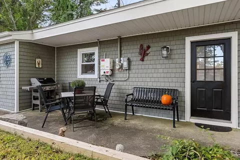 25 Lakeview Dr, Wareham, MA 02538 photo 4
