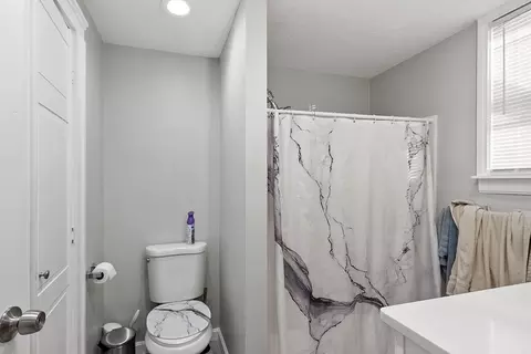 12 Windsor St, Worcester, MA 01605 photo 9