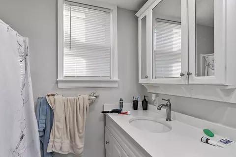 12 Windsor St, Worcester, MA 01605 photo 11