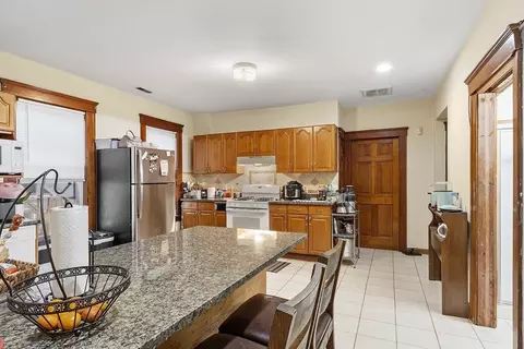 12 Windsor St, Worcester, MA 01605 photo 17