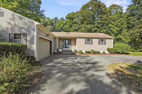 15 Fieldstone Dr, Brockton, MA 02301
