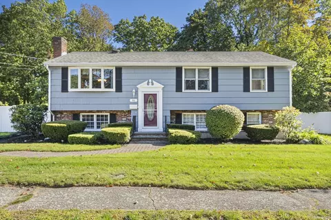 86 Damon Rd, Rockland, MA 02370