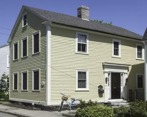 10 Washington St, Manchester, MA 01944