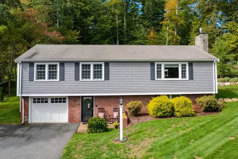 136 W Elm St, Pembroke, MA 02359