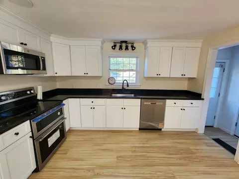 Kitchen - 236 Pondview Dr, Springfield, MA 01118 photo 3 of 5