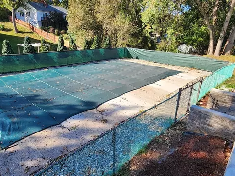 Exterior - 236 Pondview Dr, Springfield, MA 01118 photo 3 of 3