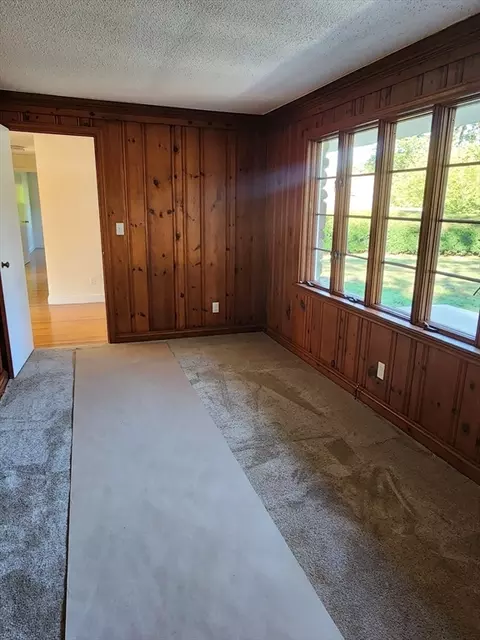 Bedroom - 236 Pondview Dr, Springfield, MA 01118 photo 1 of 2