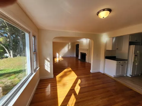 Living - 236 Pondview Dr, Springfield, MA 01118 photo 5 of 6