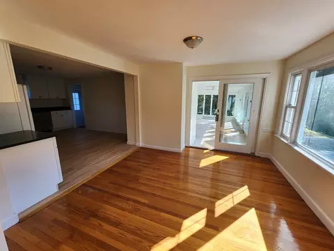 Living - 236 Pondview Dr, Springfield, MA 01118 photo 3 of 6