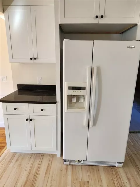 Kitchen - 236 Pondview Dr, Springfield, MA 01118 photo 5 of 5