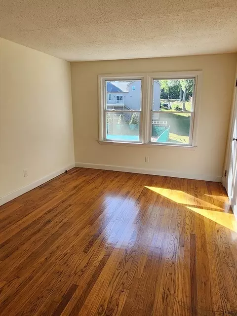 Living - 236 Pondview Dr, Springfield, MA 01118 photo 6 of 6