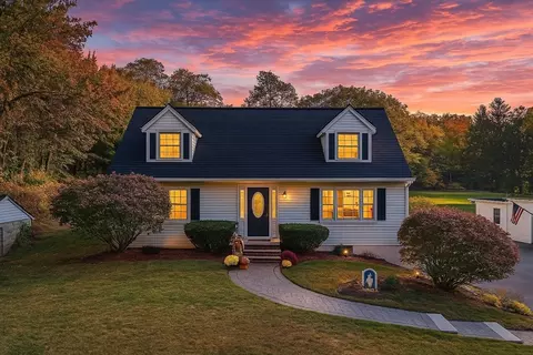 109 Sherburne Ave, Tyngsborough, MA 01879