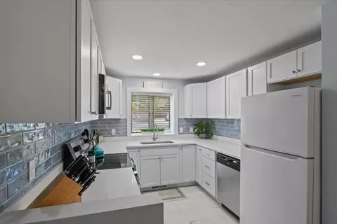 Kitchen - 38 Shellback Way #38, Mashpee, MA 02649 photo 3 of 4