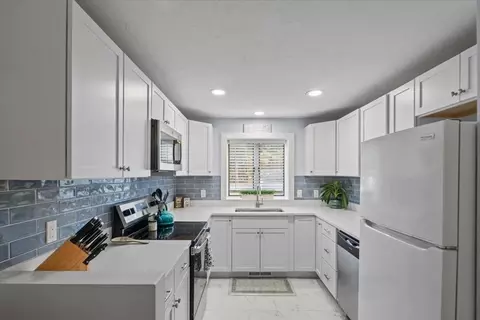 Kitchen - 38 Shellback Way #38, Mashpee, MA 02649 photo 2 of 4