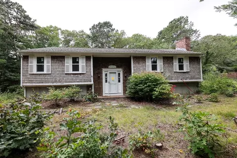329 Woodside Rd, Barnstable, MA 02668