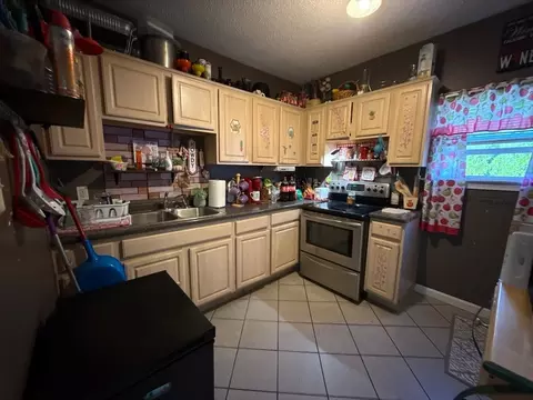 36 Palmer St, Fall River, MA 02724 photo 8