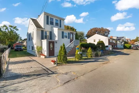 14 Larkin St, Revere, MA 02151