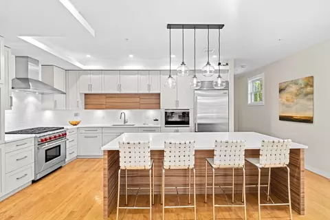 56-58 Perry St #4, Brookline, MA 02446 photo 2
