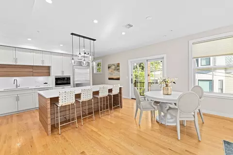 56-58 Perry St #4, Brookline, MA 02446