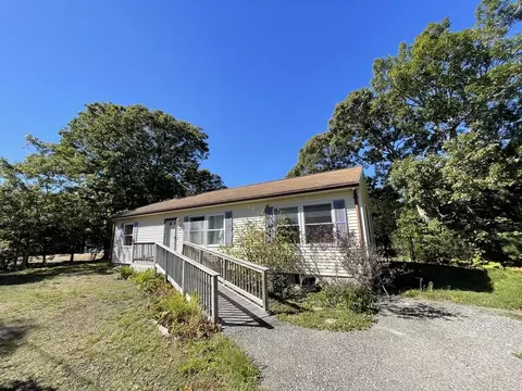 69 Summit Ave, Oak Bluffs, MA 02557