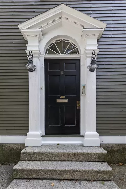 10 Andrew St #2A, Salem, MA 01970