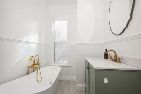Bath - 196 Forest Park Ave, Springfield, MA 01108 photo 1 of 2