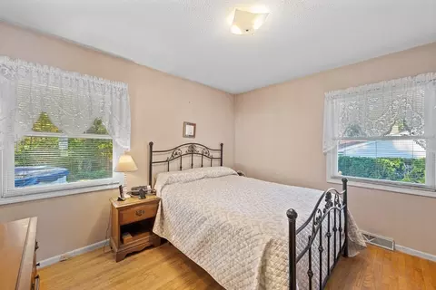 Bedroom - 6 Hingham Rd, Worcester, MA 01606 photo 5 of 6