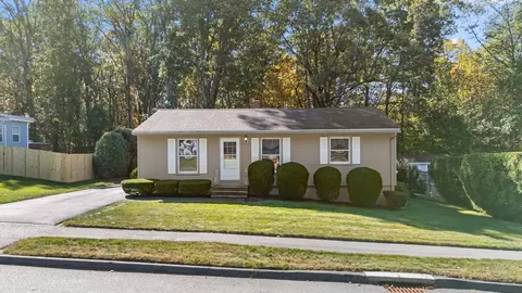 6 Hingham Rd, Worcester, MA 01606