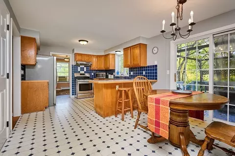384 Spring St, Florence, MA 01062 photo 8