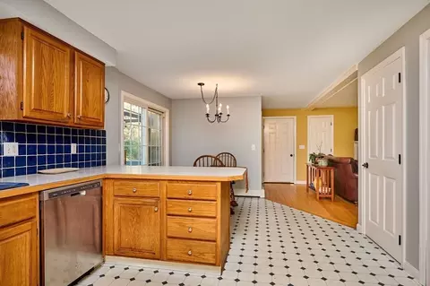 384 Spring St, Florence, MA 01062 photo 10