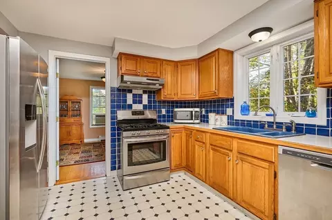 384 Spring St, Florence, MA 01062 photo 11