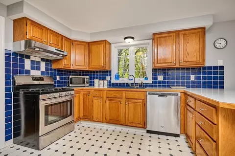 384 Spring St, Florence, MA 01062 photo 9