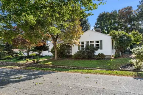 9 Pearson St, Beverly, MA 01915 photo 2