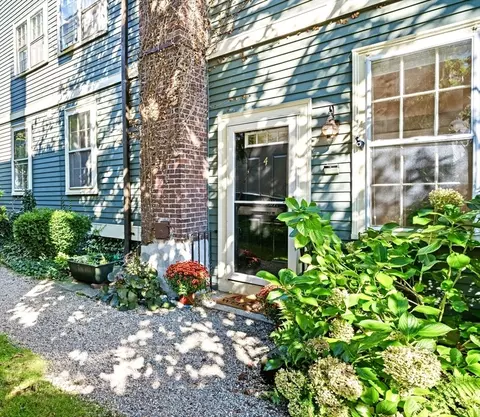 26 Summer St #4, Marblehead, MA 01945