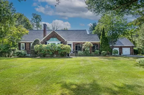 617 Salisbury St, Worcester, MA 01609