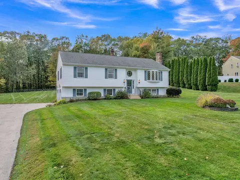 27 W Applewood Dr, Charlton, MA 01507