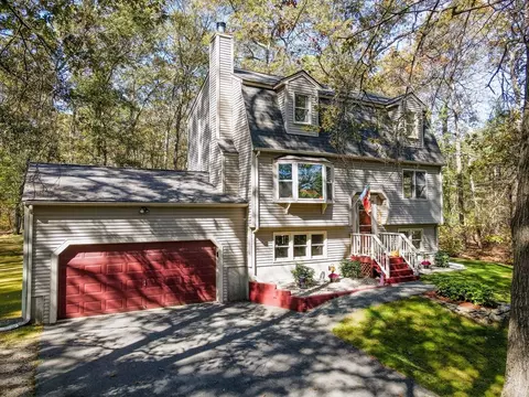 38 Pine Ridge Dr, Ayer, MA 01432