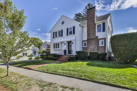 10 Lawndale Rd, Milton, MA 02186