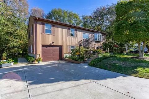 8 Tower Hill Rd, Somerset, MA 02726