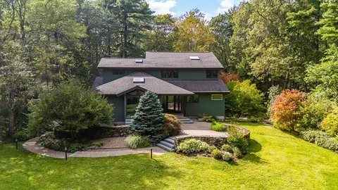 110 Fielding Farm Dr, Carlisle, MA 01741