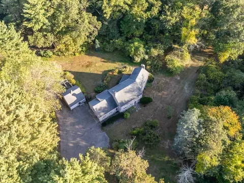 17 Glezen Ln, Wayland, MA 01778