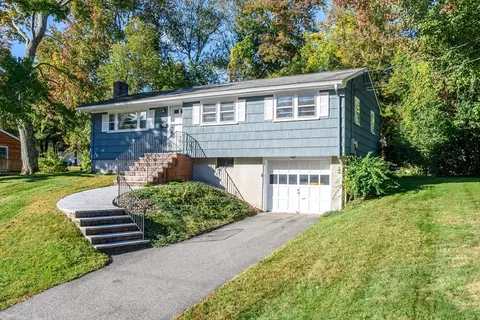 124 Juniper Dr, Norwood, MA 02062
