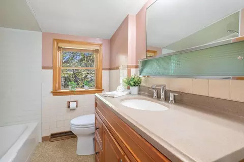 Bath - 57 Wescroft Rd, Reading, MA 01867 photo 2 of 2