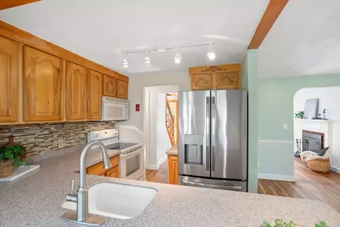 Kitchen - 57 Wescroft Rd, Reading, MA 01867 photo 6 of 6