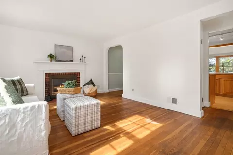 Living - 57 Wescroft Rd, Reading, MA 01867 photo 2 of 7
